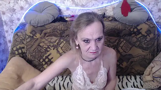 Snapshot of MissBekker chatting on 17, 11, 2025 MissBekker online show from 17, 11, 2025