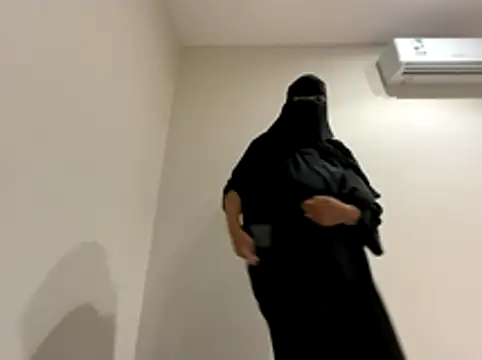 Snapshot of Submissive_Arab chatting on 9, 11, 2025 Submissive Arab online show from 9, 11, 2025