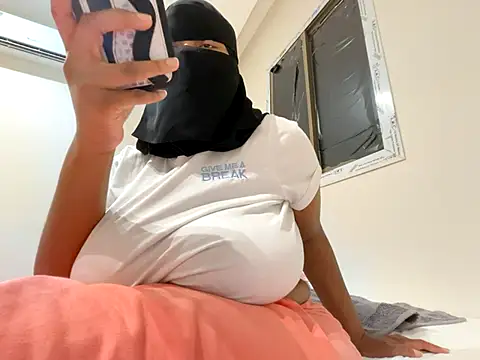 Snapshot of Submissive_Arab chatting on 25, 11, 2025 Submissive Arab online show from 25, 11, 2025