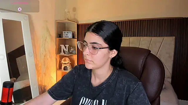 Snapshot of _Niah_ chatting on 22, 12, 2025 Niah online show from 22, 12, 2025