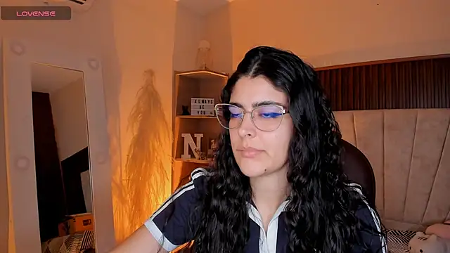 Snapshot of _Niah_ chatting on 3, 2, 2026 Niah online show from 3, 2, 2026