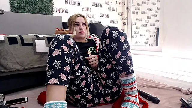 sweetdaiana23 online show from 12, 1, 2025