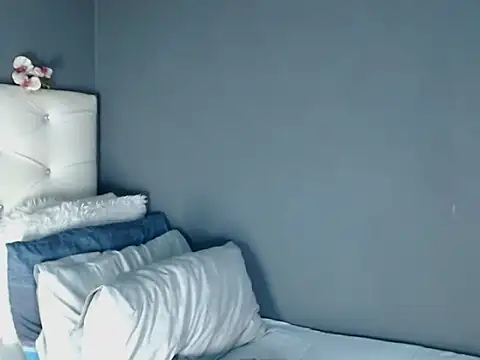 Snapshot of _MoniqueLovay_ chatting on 21, 9, 2025 MoniqueLovay online show from 21, 9, 2025