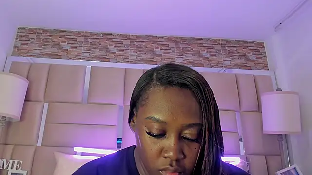 ShaniaBrownn online show from 19, 9, 2025