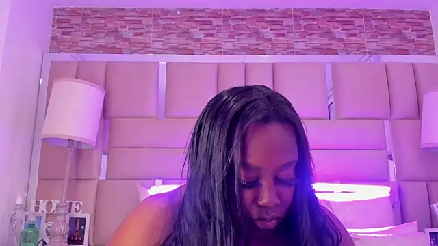 ShaniaBrownn online show from 12, 11, 2025