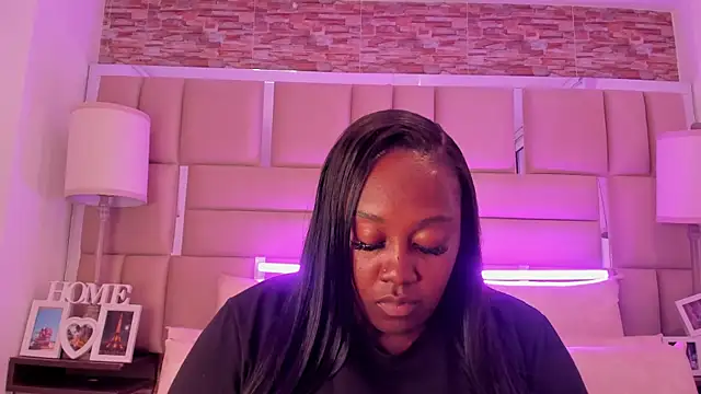 ShaniaBrownn online show from 8, 1, 2026