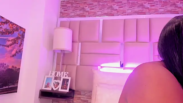 ShaniaBrownn online show from 9, 1, 2026