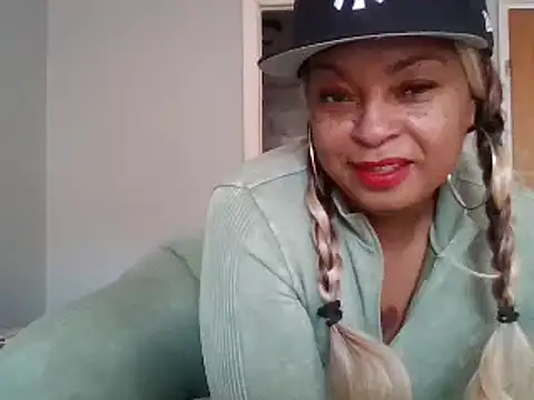 MSweetLindaParks online show from 12, 12, 2024