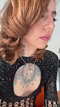 Snapshot of Evangelyne_1 chatting on 17, 11, 2025 Evangelyne 1 online show from 17, 11, 2025