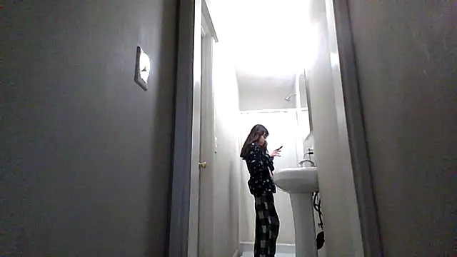 Snapshot of petitedoll29 chatting on 18, 11, 2025 petitedoll29 online show from 18, 11, 2025