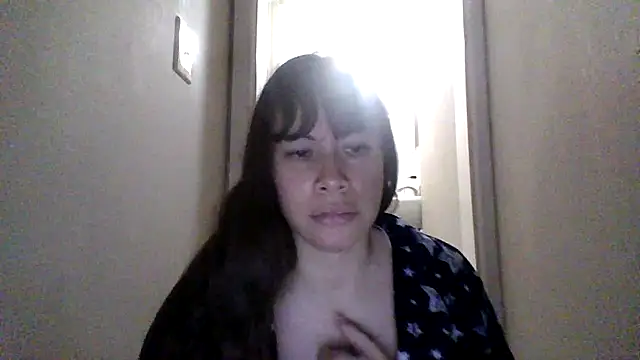 Snapshot of petitedoll29 chatting on 1, 12, 2025 petitedoll29 online show from 1, 12, 2025