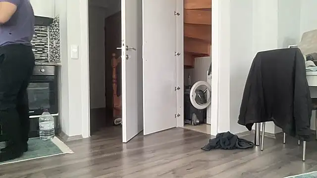 Snapshot of ALPHANDRE chatting on 5, 3, 2025 ALPHANDRE online show from 5, 3, 2025