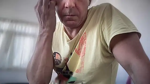 Snapshot of ALPHANDRE chatting on 6, 10, 2025 ALPHANDRE online show from 6, 10, 2025