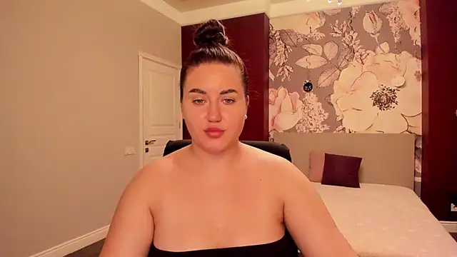 Snapshot of Roxie_Bradley chatting on 8, 10, 2025 Roxie Bradley online show from 8, 10, 2025