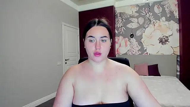 Snapshot of Roxie_Bradley chatting on 8, 11, 2025 Roxie Bradley online show from 8, 11, 2025