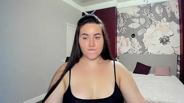 Snapshot of Roxie_Bradley chatting on 20, 11, 2025 Roxie Bradley online show from 20, 11, 2025