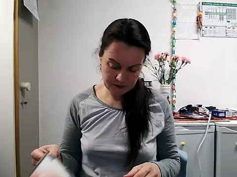 LoveNBloom online show from 27, 1, 2025