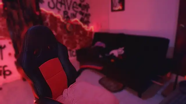 Snapshot of Laura_takint chatting on 11, 11, 2025 Laura takint online show from 11, 11, 2025