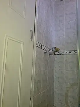 Snapshot of Laura_takint chatting on 12, 11, 2025 Laura takint online show from 12, 11, 2025