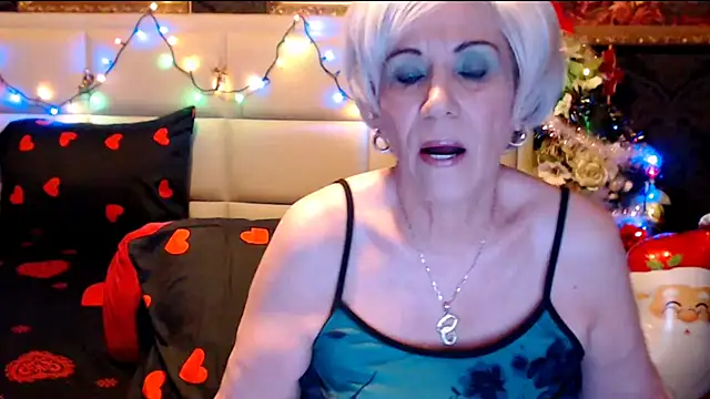 Snapshot of HappyWomanOn chatting on 17, 12, 2024 HappyWomanOn online show from 17, 12, 2024