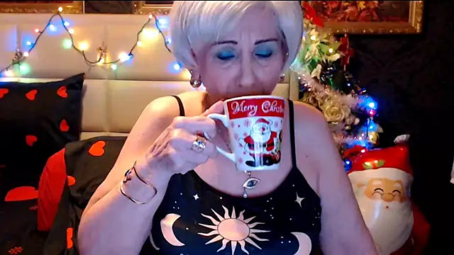 Snapshot of HappyWomanOn chatting on 20, 12, 2024 HappyWomanOn online show from 20, 12, 2024