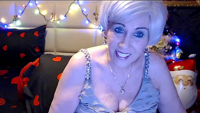 Snapshot of HappyWomanOn chatting on 22, 12, 2024 HappyWomanOn online show from 22, 12, 2024