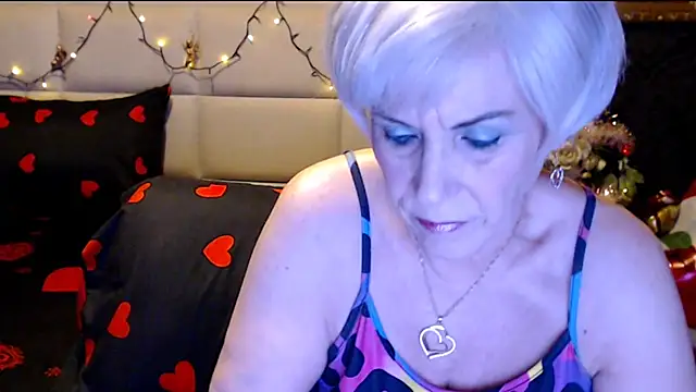 Snapshot of HappyWomanOn chatting on 22, 12, 2024 HappyWomanOn online show from 22, 12, 2024