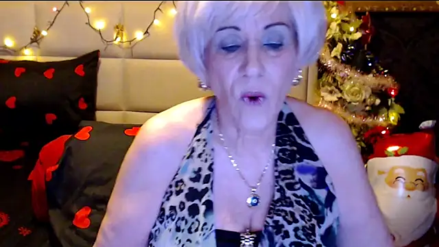 Snapshot of HappyWomanOn chatting on 23, 12, 2024 HappyWomanOn online show from 23, 12, 2024