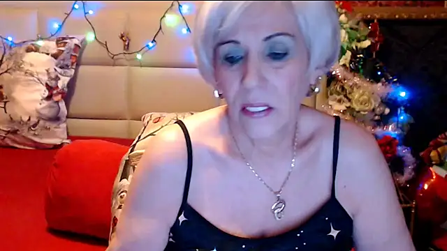 Snapshot of HappyWomanOn chatting on 30, 12, 2024 HappyWomanOn online show from 30, 12, 2024