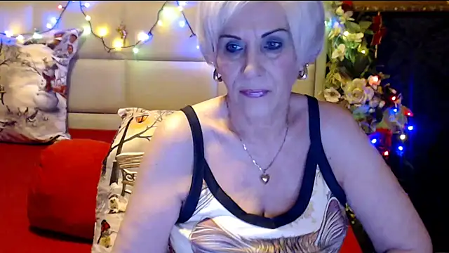 Snapshot of HappyWomanOn chatting on 2, 1, 2025 HappyWomanOn online show from 2, 1, 2025