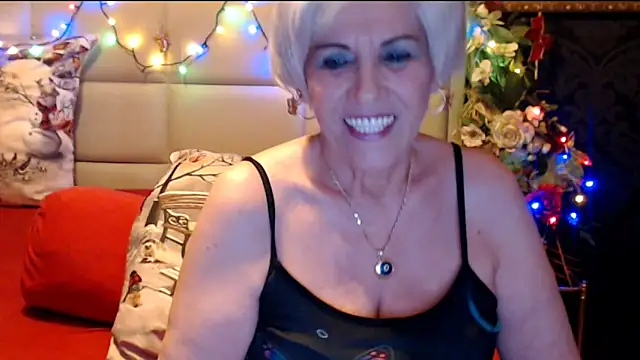 Snapshot of HappyWomanOn chatting on 4, 1, 2025 HappyWomanOn online show from 4, 1, 2025