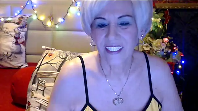 Snapshot of HappyWomanOn chatting on 5, 1, 2025 HappyWomanOn online show from 5, 1, 2025