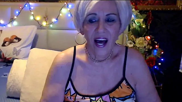 Snapshot of HappyWomanOn chatting on 15, 1, 2025 HappyWomanOn online show from 15, 1, 2025