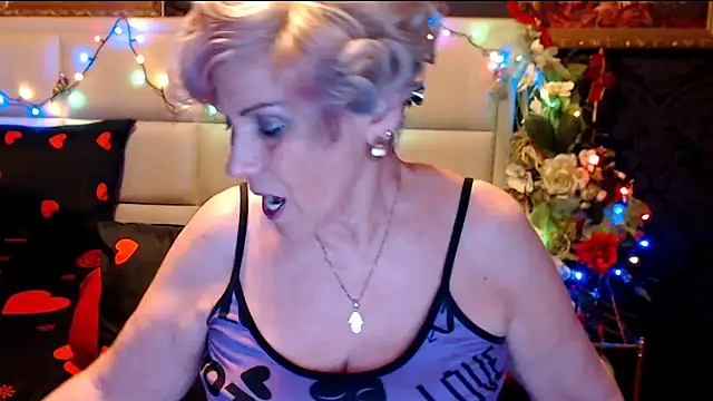 Snapshot of HappyWomanOn chatting on 24, 1, 2025 HappyWomanOn online show from 24, 1, 2025