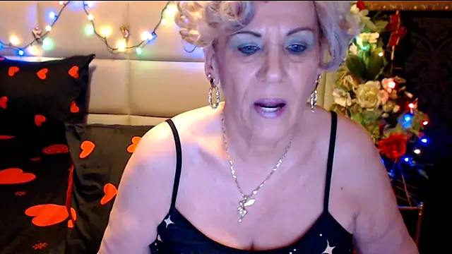 Snapshot of HappyWomanOn chatting on 25, 1, 2025 HappyWomanOn online show from 25, 1, 2025