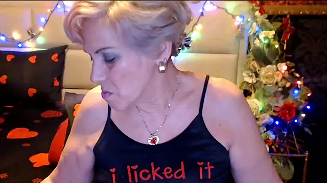 Snapshot of HappyWomanOn chatting on 28, 1, 2025 HappyWomanOn online show from 28, 1, 2025