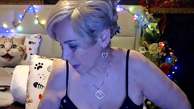 Snapshot of HappyWomanOn chatting on 1, 2, 2025 HappyWomanOn online show from 1, 2, 2025