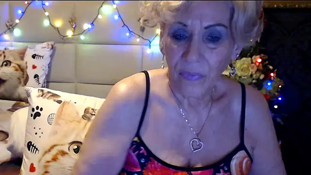 Snapshot of HappyWomanOn chatting on 9, 2, 2025 HappyWomanOn online show from 9, 2, 2025
