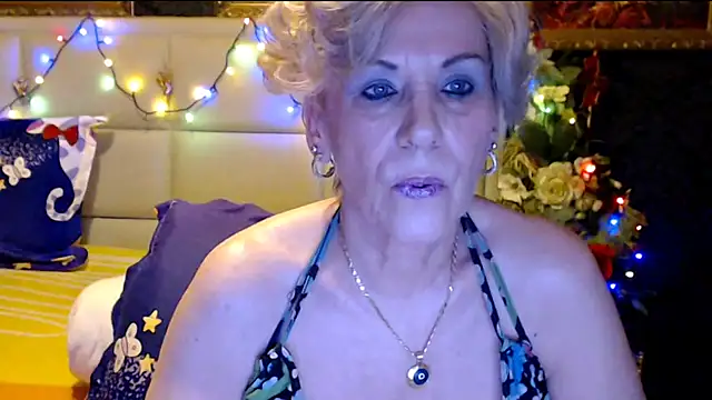 Snapshot of HappyWomanOn chatting on 11, 2, 2025 HappyWomanOn online show from 11, 2, 2025