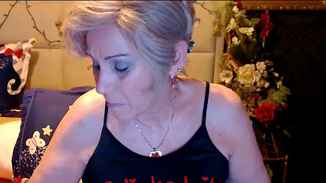 Snapshot of HappyWomanOn chatting on 16, 2, 2025 HappyWomanOn online show from 16, 2, 2025