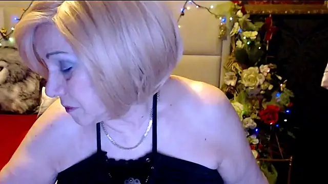 Snapshot of HappyWomanOn chatting on 16, 3, 2025 HappyWomanOn online show from 16, 3, 2025