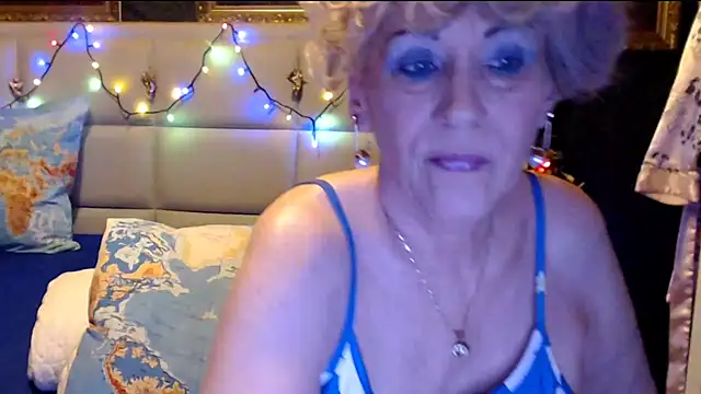 Snapshot of HappyWomanOn chatting on 22, 3, 2025 HappyWomanOn online show from 22, 3, 2025