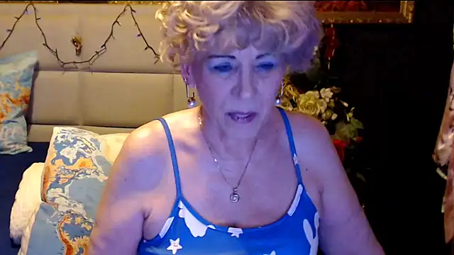 Snapshot of HappyWomanOn chatting on 22, 3, 2025 HappyWomanOn online show from 22, 3, 2025