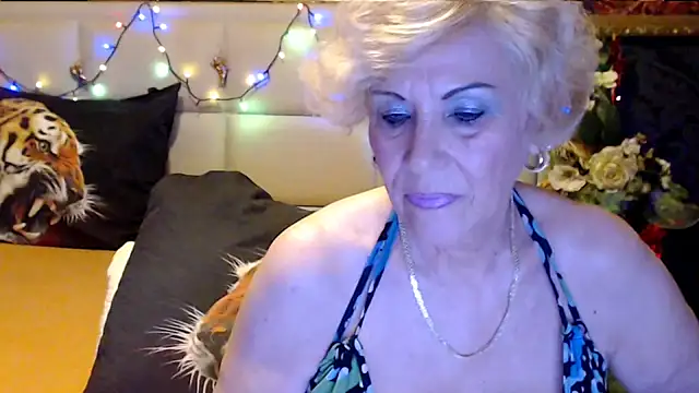 Snapshot of HappyWomanOn chatting on 19, 10, 2025 HappyWomanOn online show from 19, 10, 2025