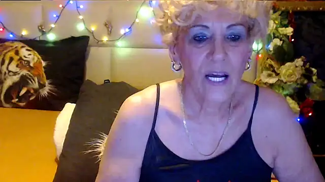 Snapshot of HappyWomanOn chatting on 23, 10, 2025 HappyWomanOn online show from 23, 10, 2025