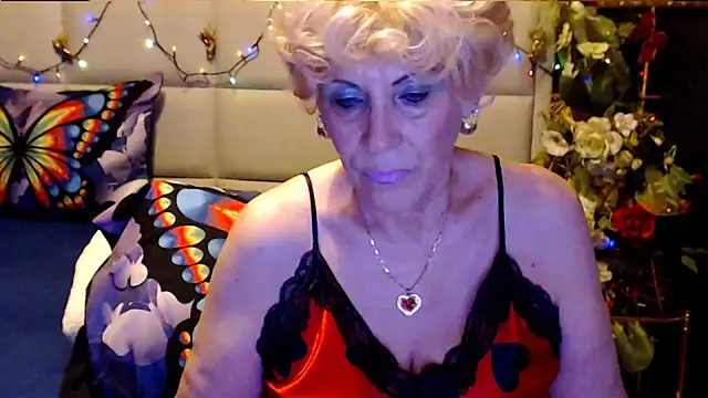 Snapshot of HappyWomanOn chatting on 29, 10, 2025 HappyWomanOn online show from 29, 10, 2025
