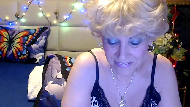 Snapshot of HappyWomanOn chatting on 2, 11, 2025 HappyWomanOn online show from 2, 11, 2025