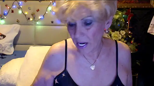 Snapshot of HappyWomanOn chatting on 25, 11, 2025 HappyWomanOn online show from 25, 11, 2025