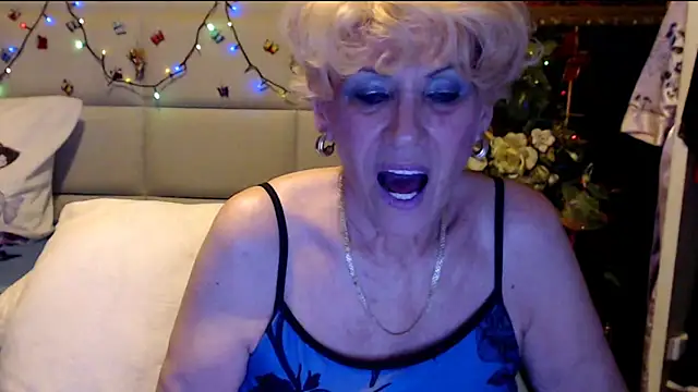 Snapshot of HappyWomanOn chatting on 27, 11, 2025 HappyWomanOn online show from 27, 11, 2025