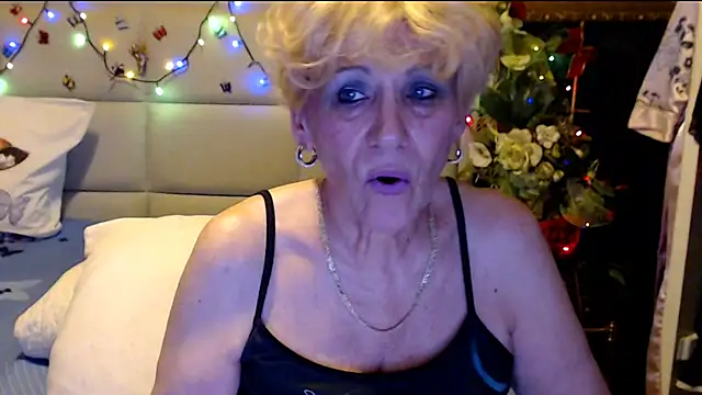 Snapshot of HappyWomanOn chatting on 28, 11, 2025 HappyWomanOn online show from 28, 11, 2025